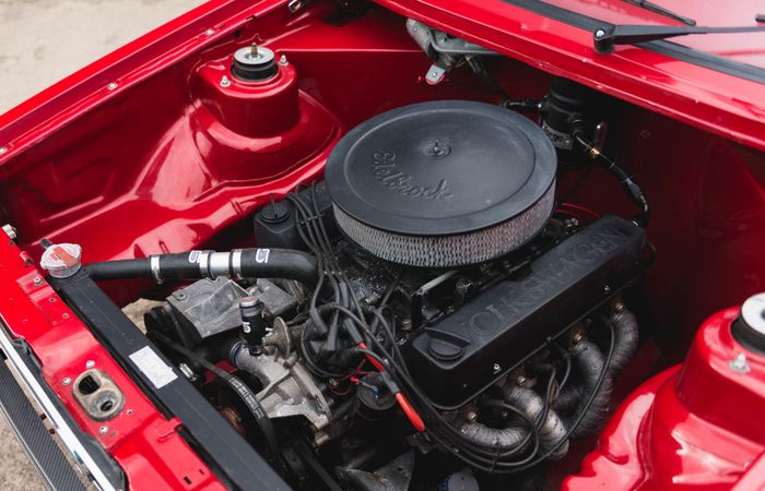 VW Golf tua bermesin V8 dengan output menyentuh 280 dk