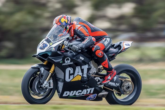Penampilan Jack Miller di race 2 Superbike Australia yang digelar di sirkuit The Bend Motorsport Park, Minggu (5/12/2021)