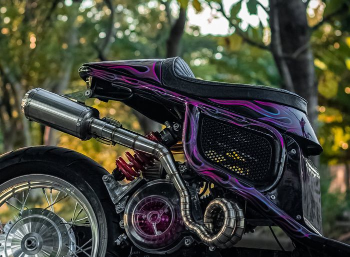 Bagian bodinya sudah menggunakan bodyworks custom baru.