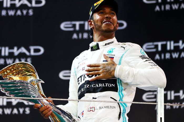 Berhasil meraih 6 gelar juara dunia F1, Lewis Hamilton memberikan pujian besar kepada seluruh kru dari tim Mercedes