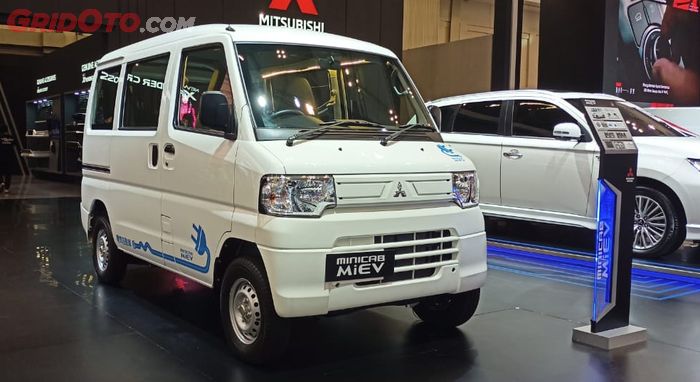 Mitsubishi Minicab-MiEV di booth Mitsubishi GIIAS 2021.