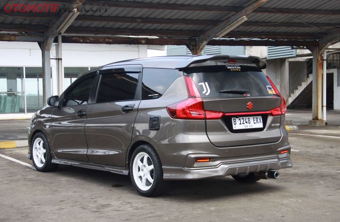 Body kit Suzuki Sport menghiasi eksterior bagian depan sampai belakang