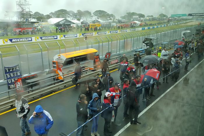 Hujan pagi di sirkuit Phillip Island MotoGP Australia