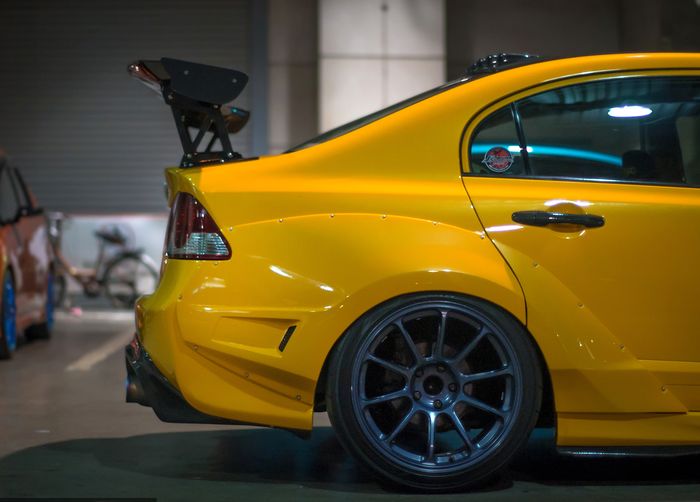 Over fender bikin tampilan modifikasi Honda Civic FD ini jadi lebih agresif