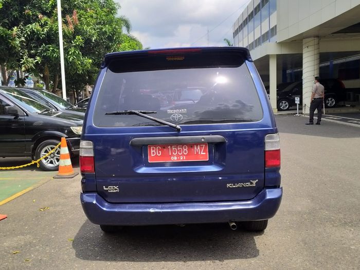 KPKNL Palembang melelang Toyota Kijang LGX 1.8 EFI 2001