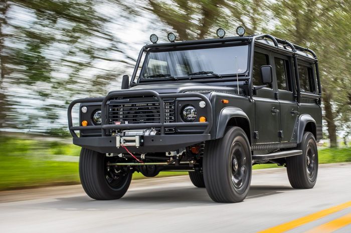 Land Rover Defender   