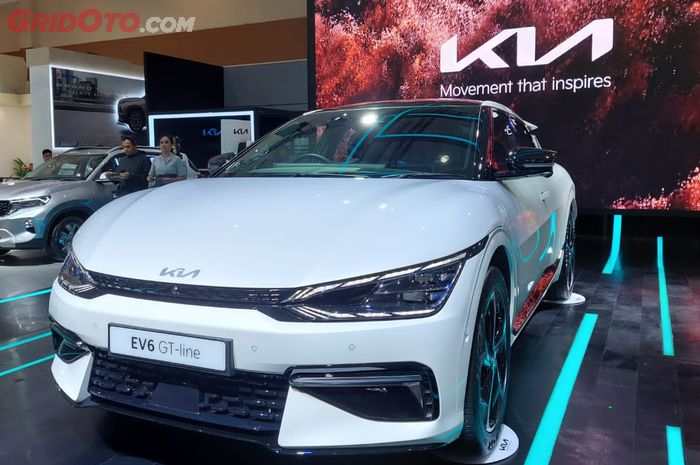 KIA EV6 diserahkan ke enam konsumen pertama di Indonesia.