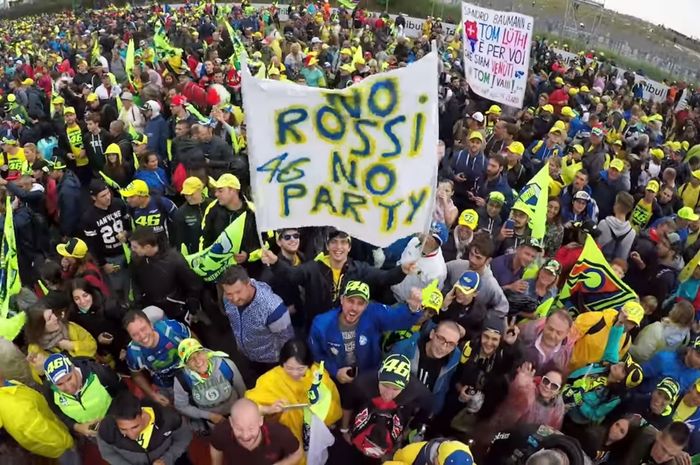 Kerumunan penggemar Rossi di MotoGP Misano saat Valentino Rossi tidak bisa balapan