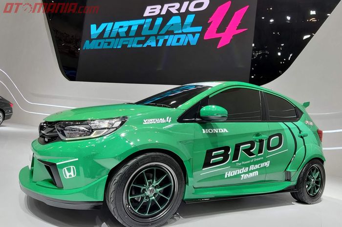 Wujud mobil pemenang Brio Virtual Modification 4 karya Bernard Harianto milik Honda dipajang di booth GIIAS 2022.