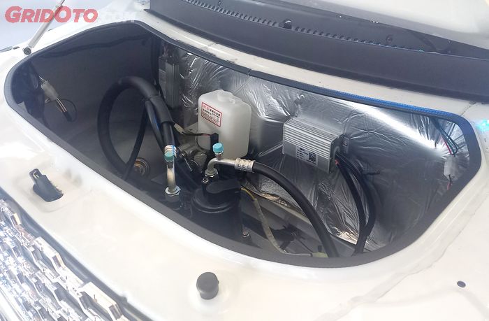 Mobil listrik dari EVCBU dibekali baterai acid lead 60 Volt 45-100 Ampere, lengkap dengan motor listrik 1.200-2500 Watt