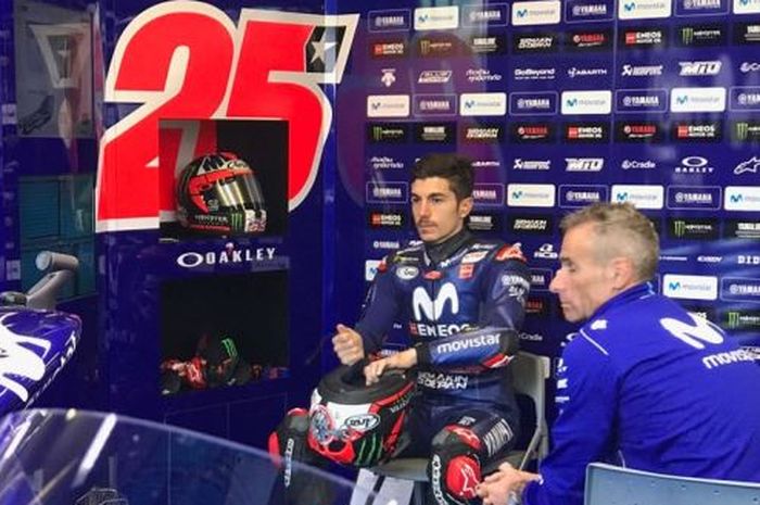 Maverick Vinales merasa iri dengan performa tim Valentino Rossi yang dirasa lebih bagus dari timnya