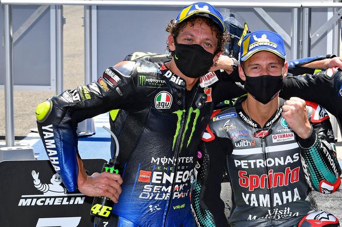 Fabio Quartararo tak merasa gantikan sosok Valentino Rossi di tim pabrikan. 