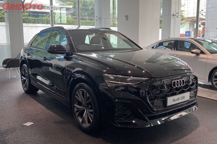 Audi Q8 terpergok di salah satu dealer Audi di Jakarta Timur.