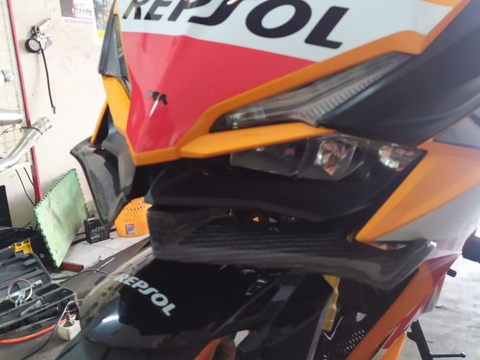 Winglet carbon kevlar untuk 'muka' Honda CBR250RR biar makin sporty