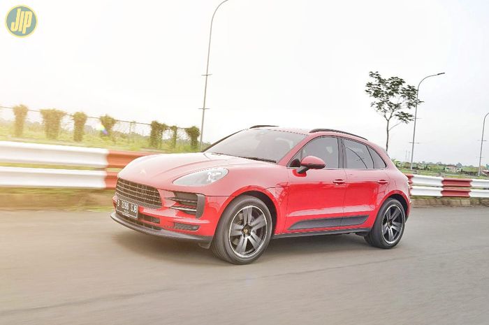 Porsche Macan 2.0 dengan pelek Macan Turbo