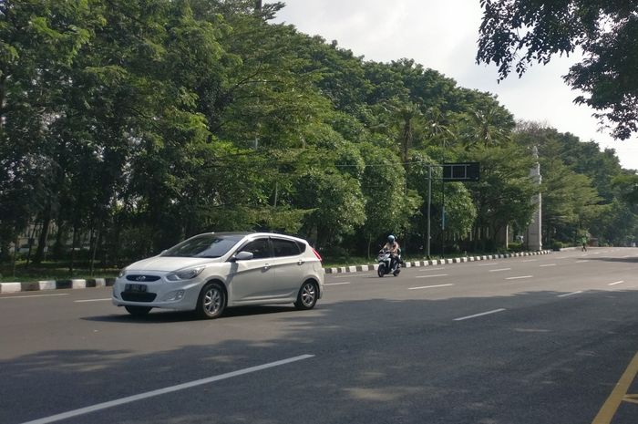 Situasi arus lalu lintas di Pospam Jurug, Surakarta, Kamis (6/5/2021).