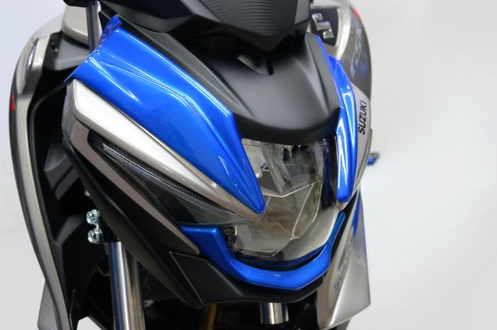 Bentuk headlamp setelah dipasangi aksesori resmi di versi Special Edition