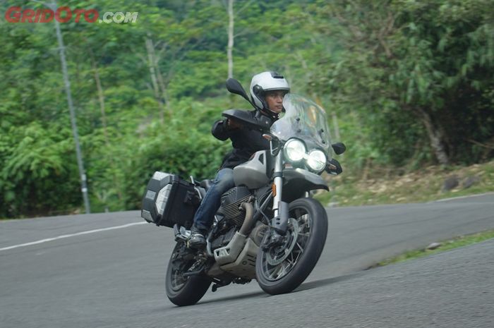 Test ride Moto Guzzi V85TT Travel