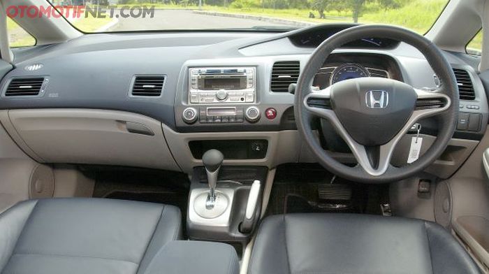 Interior Honda Civic FD, masih terkesan modern hingga saat ini.