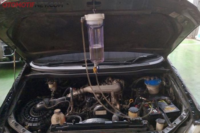 Toyota Kijang Innova diesel 2015 milik Ardi saat lagi dijajal purging saluran bahan bakarnya