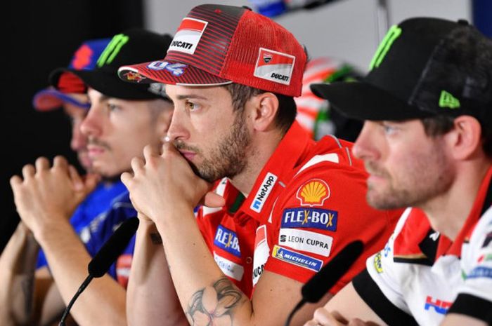 Maverick Vinales, Andrea Dovizioso, dan Cal Crutchlow saat sesi jumpa pers jelang MotoGP Americas, Jumat (20/4/2018).