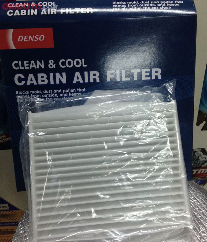 Harganya untuk filter AC Suzuki Ertiga keluaran Denso yang jadi genuine part Suzuki, sekitar Rp 250 ribu