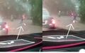 Video Pemotor Terseret Arus Banjir di Bogor Viral di Medsos, Sudah Dua Hari Nasibnya Belum Diketahui