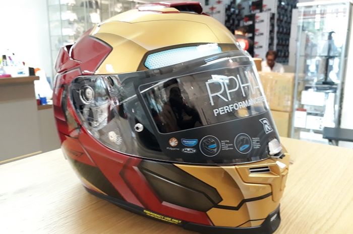 Helm HJC dengan desain Iron Man