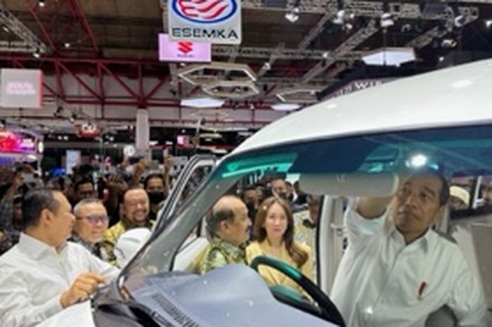 Esemka hadir di Hall A IIMS 2023 dengan menghadirkan mobil listrik berkonsep van, bernama Esemka Bima EV