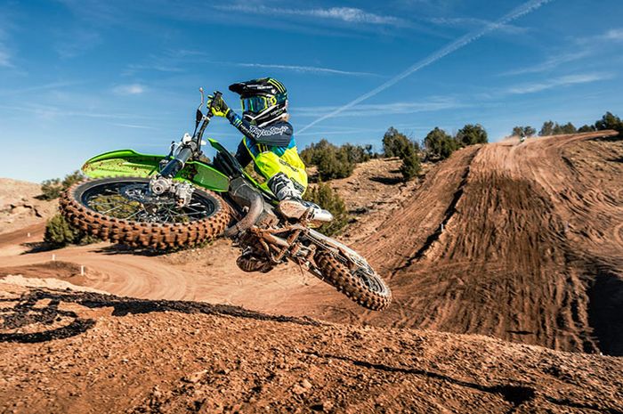 Motor SE setiap 50 jam sekali ganti piston