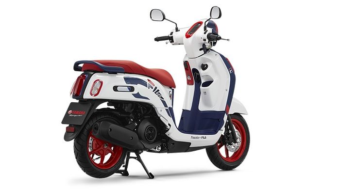 Aksen warna merah menambah aura sporti