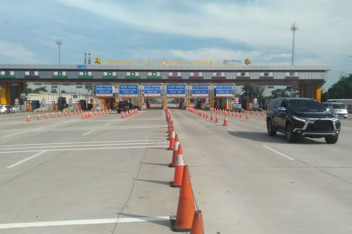 Ilustrasi. Kendaraan yang melintas setelah melewati Gerbang Tol.