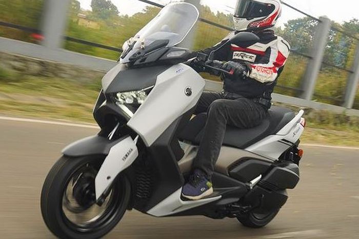 Ilustrasi Yamaha XMAX 250