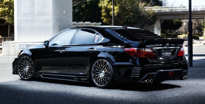 Buritan juga tak luput dari ubahan dengan gaya yang sama dengan fascia