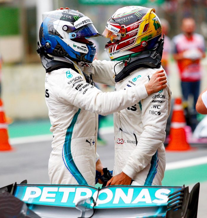 Valtteri Bottas dan Lewis Hamilton. Tahun 2021 jadi pesaing atau tetap rekan setim di Mercedes?