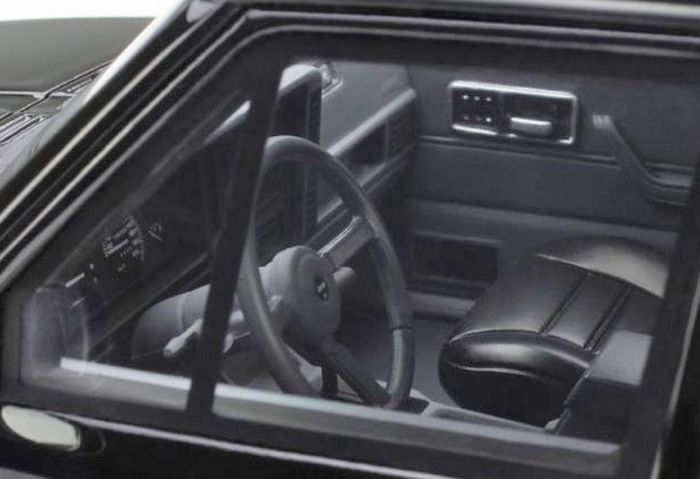 Detail interior die-cast Jeep XJ Cherokee. Ciamik!