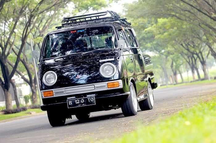 Klasik Asik Mitsubishi Colt T120 1973 Mainan Juragan Marmer