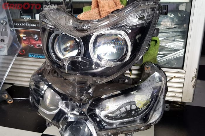 Retrofit lampu LED projector di headlamp motor Yamaha 