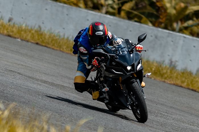 All New Yamaha R15, bobot lebih enteng 3 kg dibanding R15M