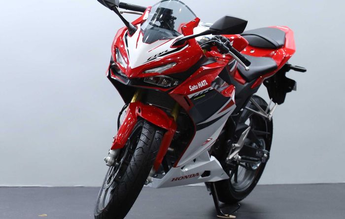 Ban Honda All New CBR150R memiki alur berbeda antara depan dan belakang