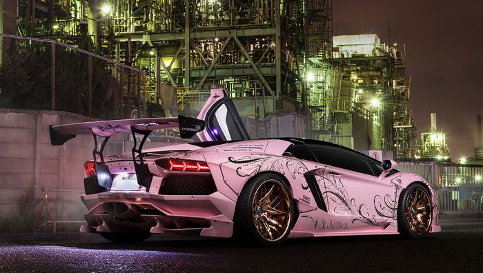 Lamborghini Tampil Cantik Dengan Balutan Pink Motif Rhinestones