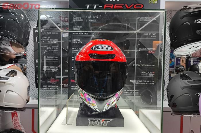 KYT pamerkan helm full face TT Revo di GJAW 2024