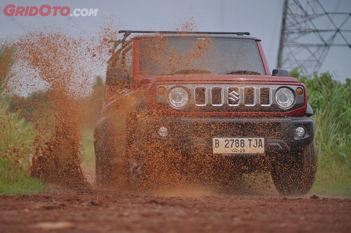 Suzuki Jimny 5 Door dilengkapi ALLGRIP Pro.