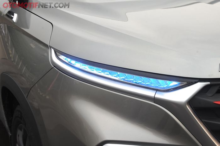 DRL dengan pewarnaan agak kebiru-biruan diimport dari China