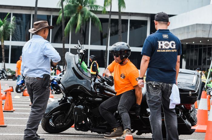 Anak Elang Harley-Davidson of Jakarta, menggelar Motorcycle Safety Riding Training di Kompleks MPR/DPR RI