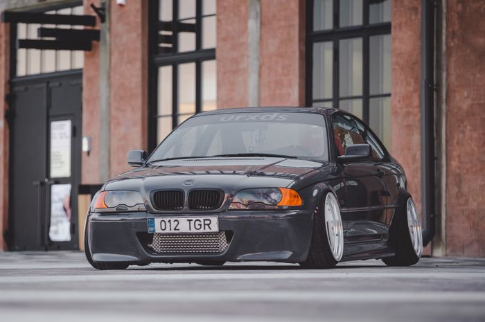 Modifikasi BMW E46 bergaya stance juga kemas kabin dan mesin bertenaga