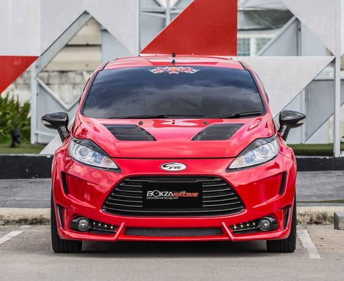 Tampilan depan modifikasi Ford Fiesta diupgrade pakai gaya ST Performance