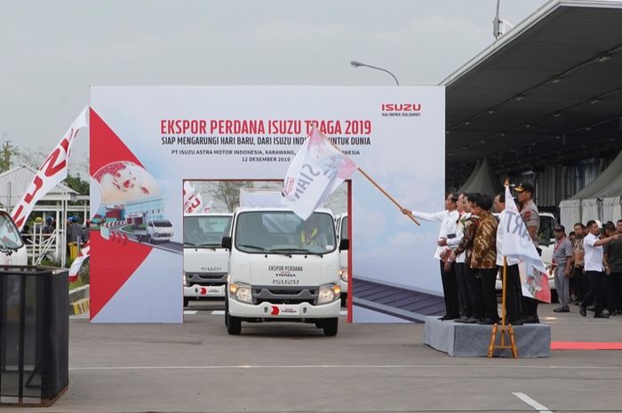 Presiden Joko Widodo melepas eksport Isuzu Traga ke Filipina (12/12)