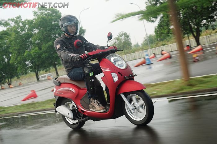 Mencoba New Honda Scoopy yang ada perubahan pada performa mesin