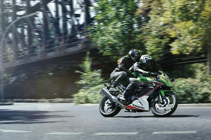 Kawasaki Ninja 125 model tahun 2022 usung warna baru hijau KRT